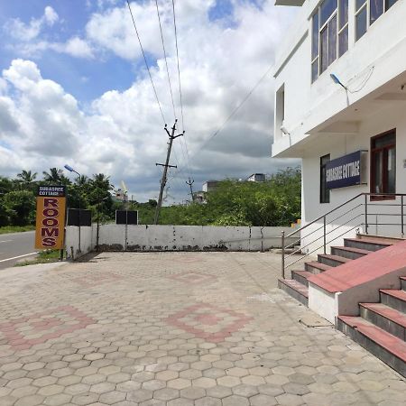 Subasree Cottage Tirunallar エクステリア 写真