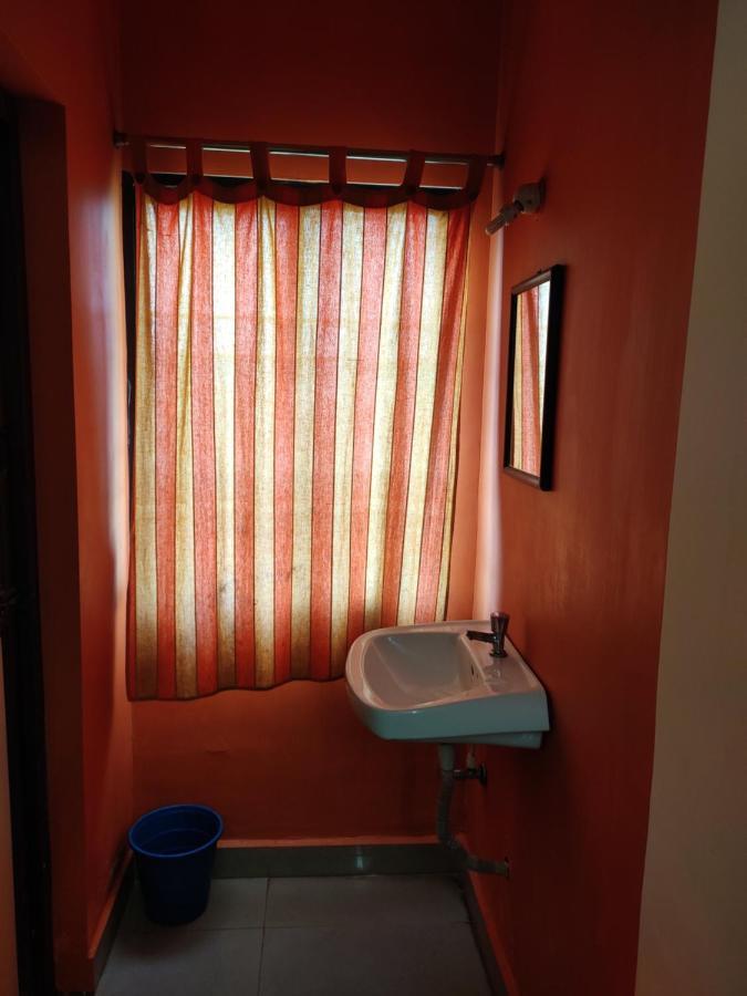 Subasree Cottage Tirunallar エクステリア 写真