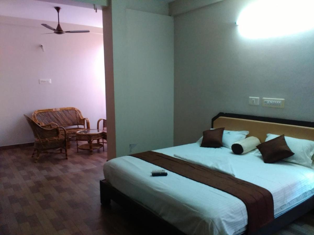 Subasree Cottage Tirunallar エクステリア 写真